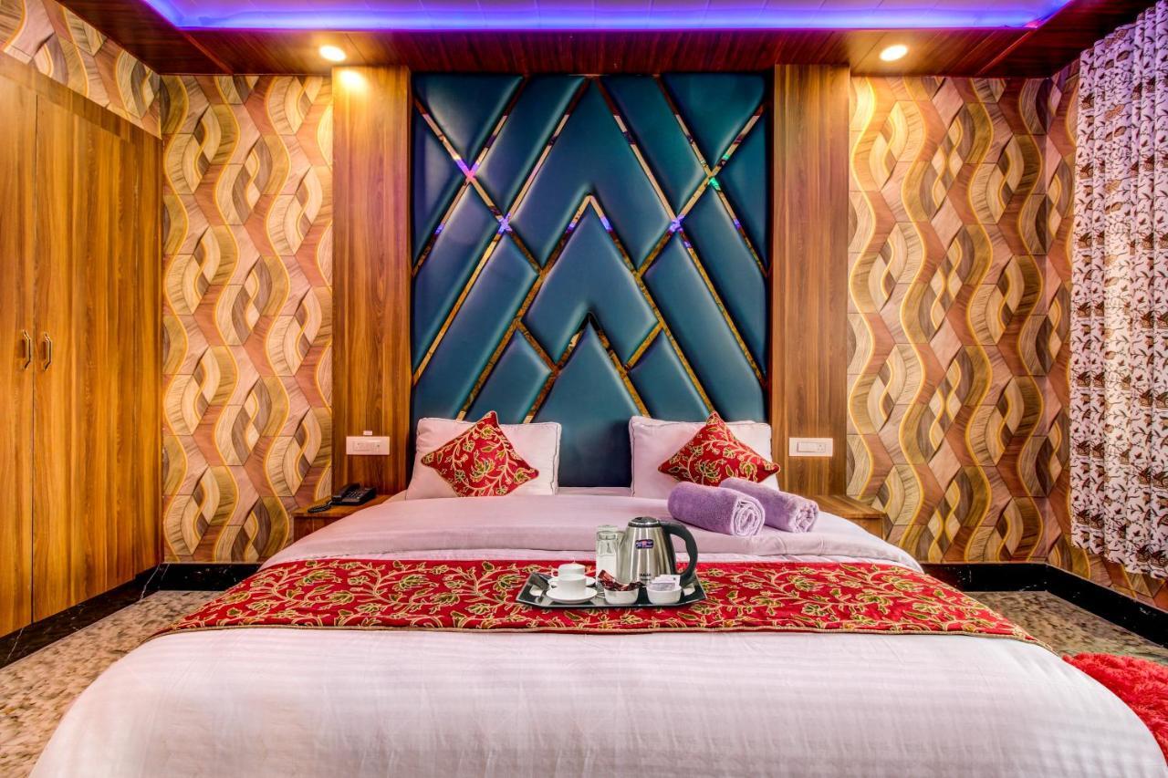 Hotel Royal Hameed Srīnagar Rum bild
