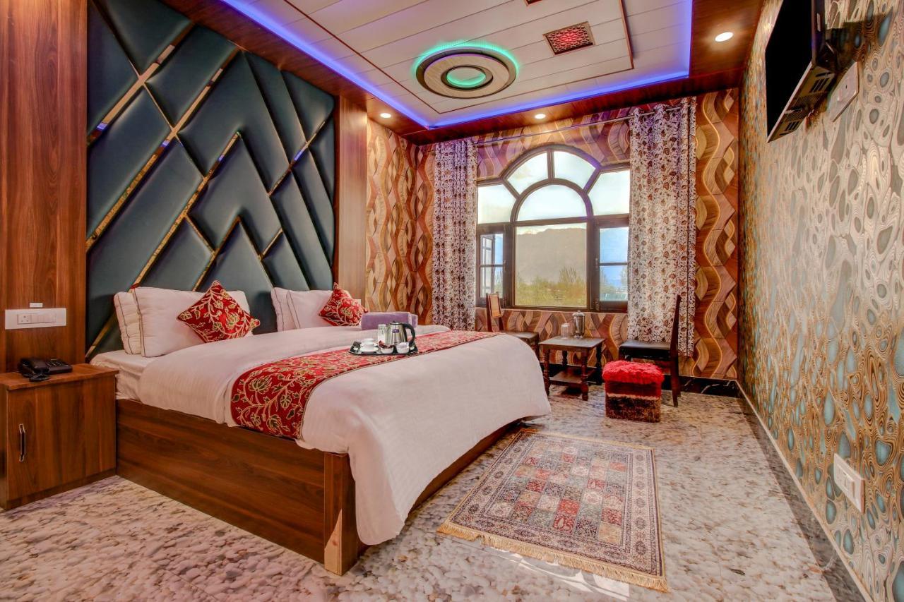 Hotel Royal Hameed Srīnagar Rum bild